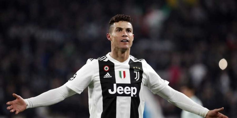 Hình ảnh của tiền đạo Ronaldo trên sân