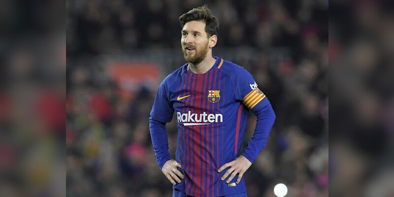 Cầu thủ Messi trên sân bóng